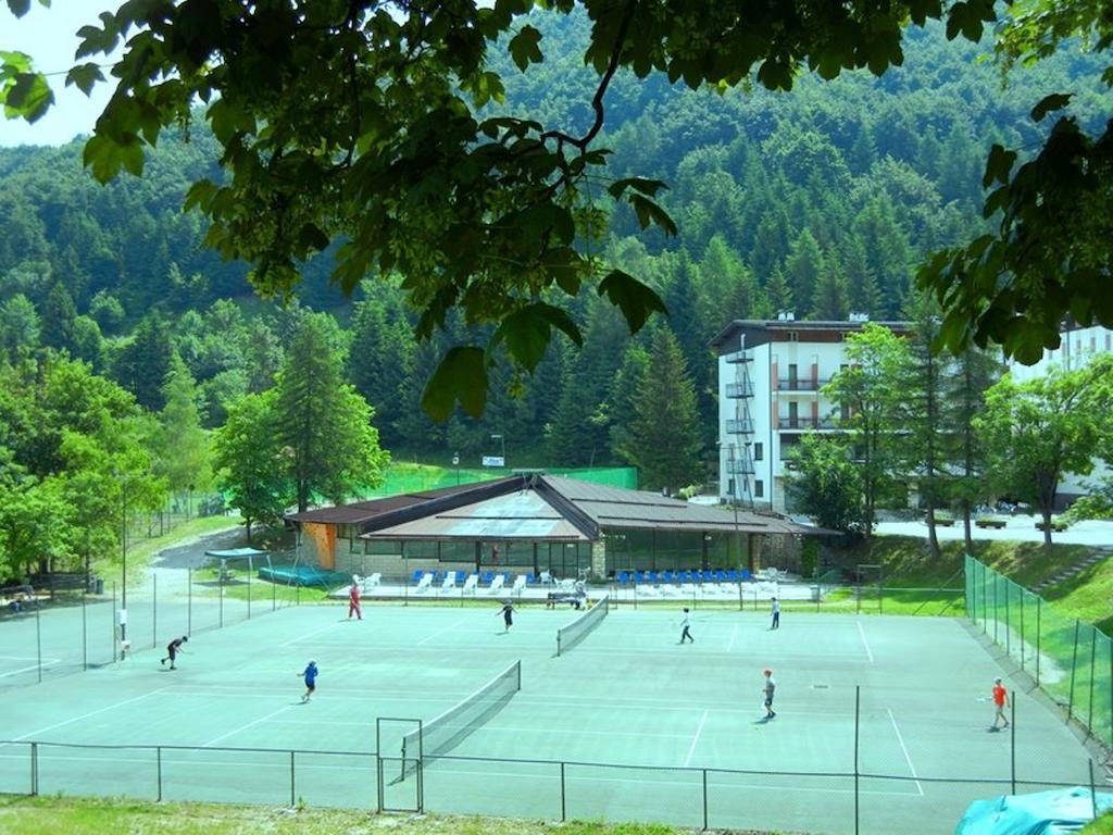 Sport & Family Hotel Bucaneve Brentonico Esterno foto