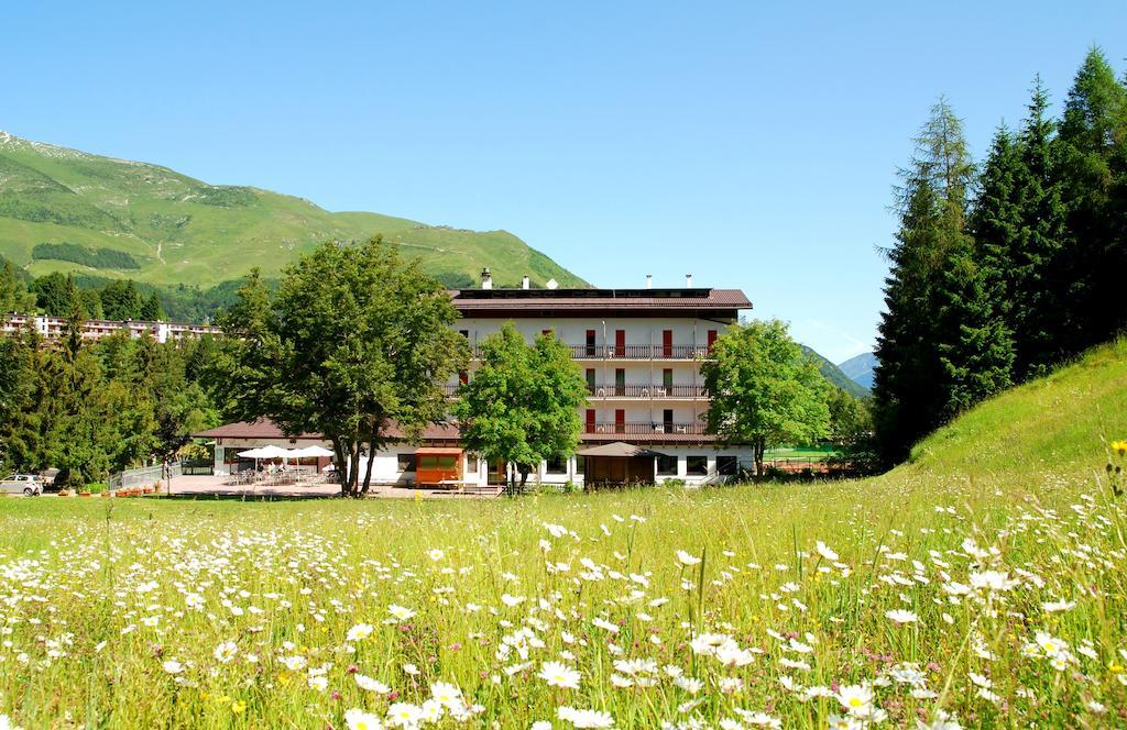 Sport & Family Hotel Bucaneve Brentonico Esterno foto