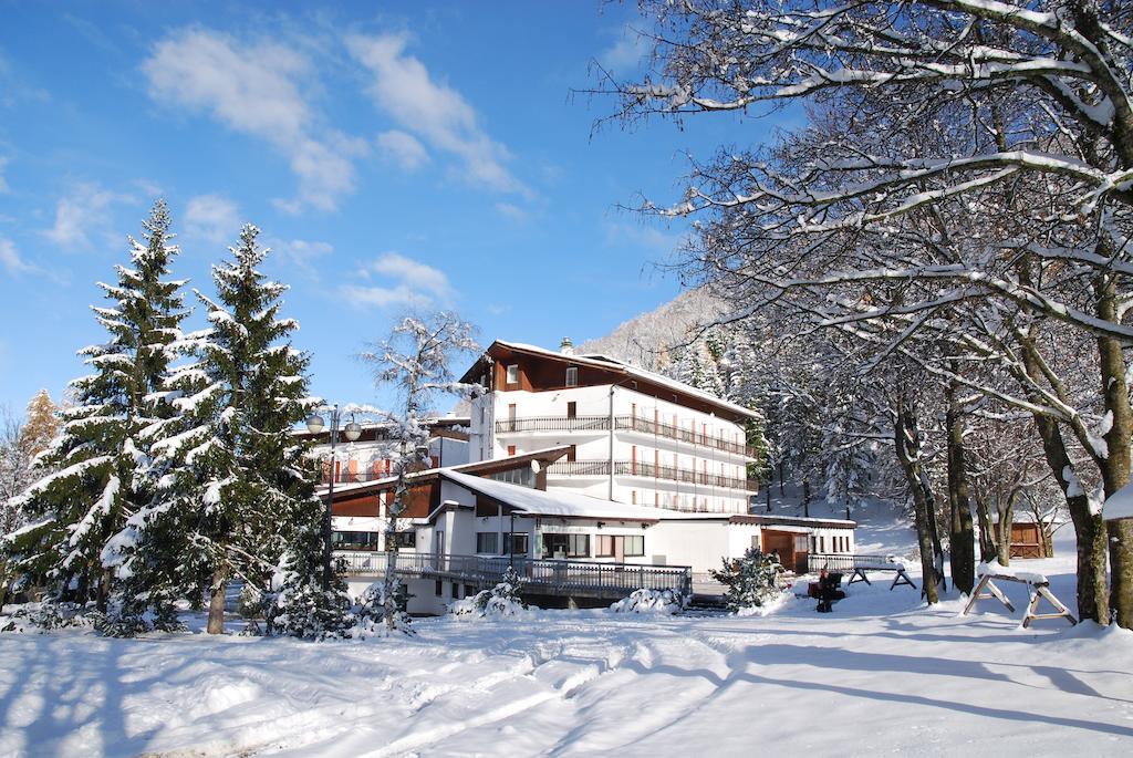 Sport & Family Hotel Bucaneve Brentonico Esterno foto