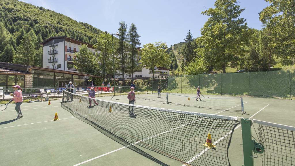 Sport & Family Hotel Bucaneve Brentonico Esterno foto